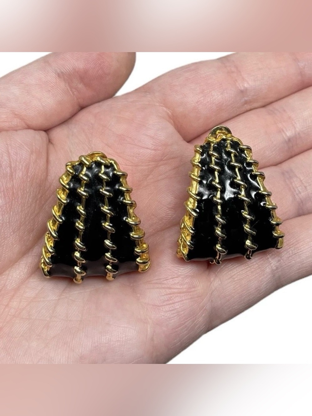 Vintage Unsigned Gold Tone & Black Enamel Clip On Earrings Statement Classy